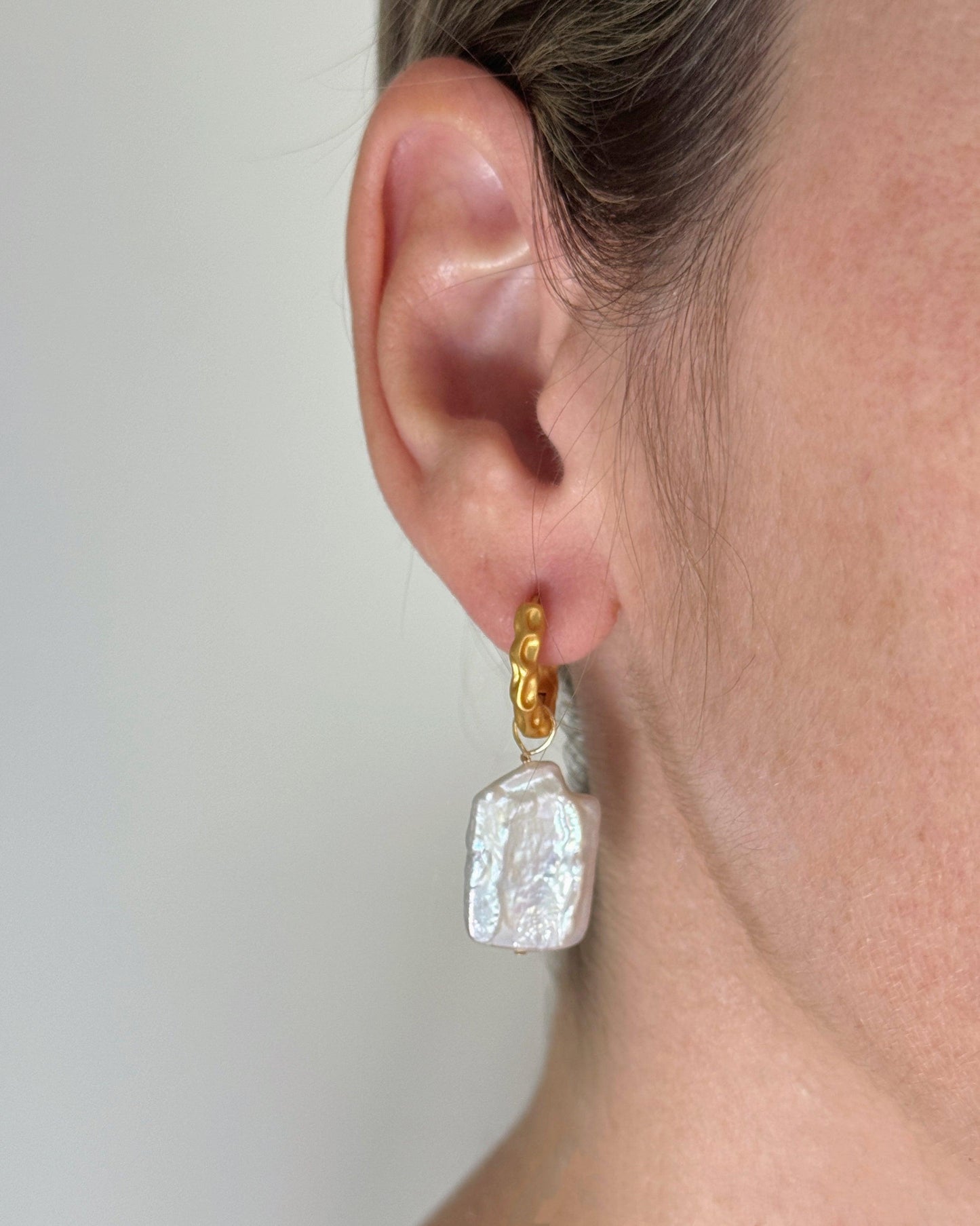 WIND PEARL EARRINGS