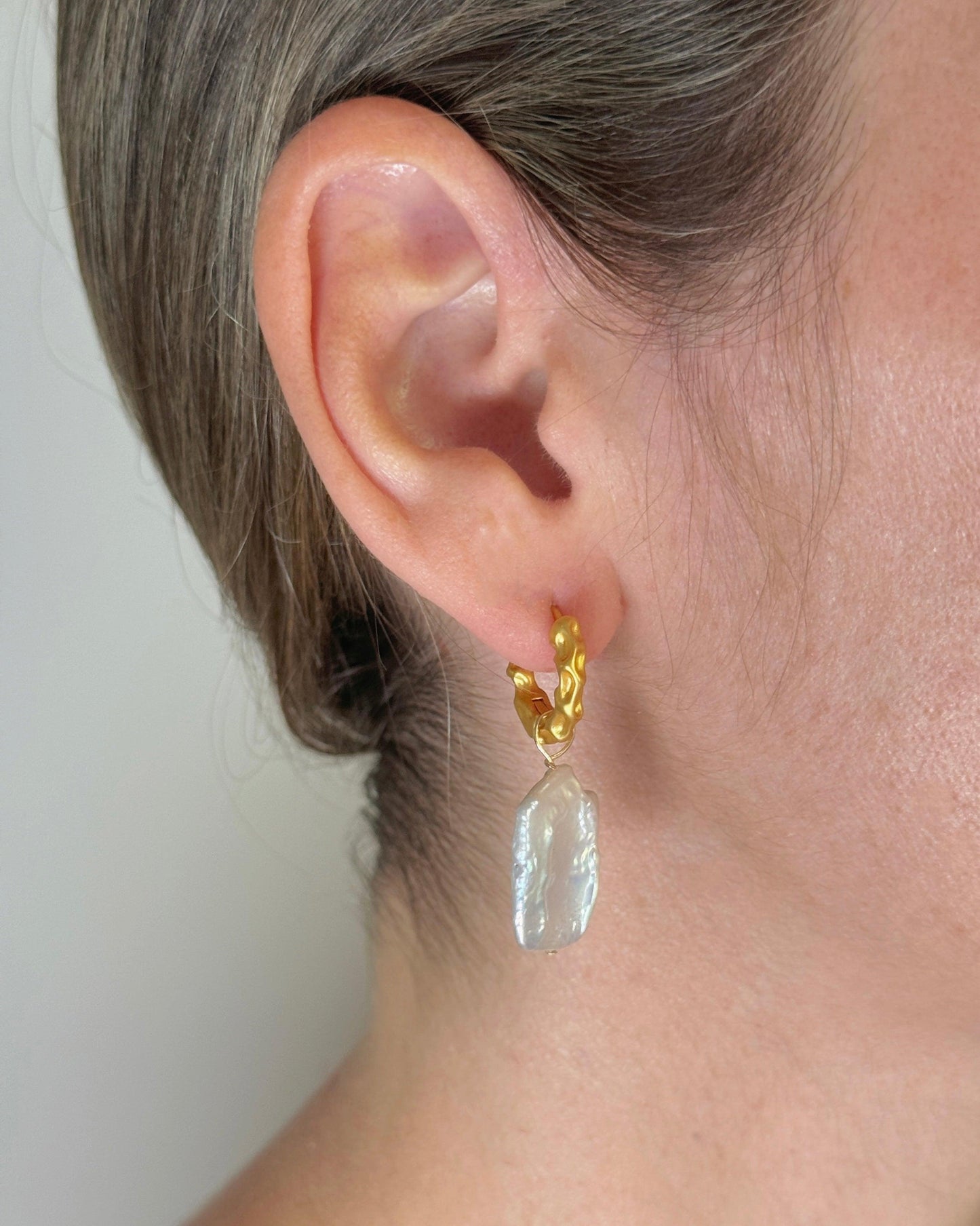 WIND PEARL EARRINGS